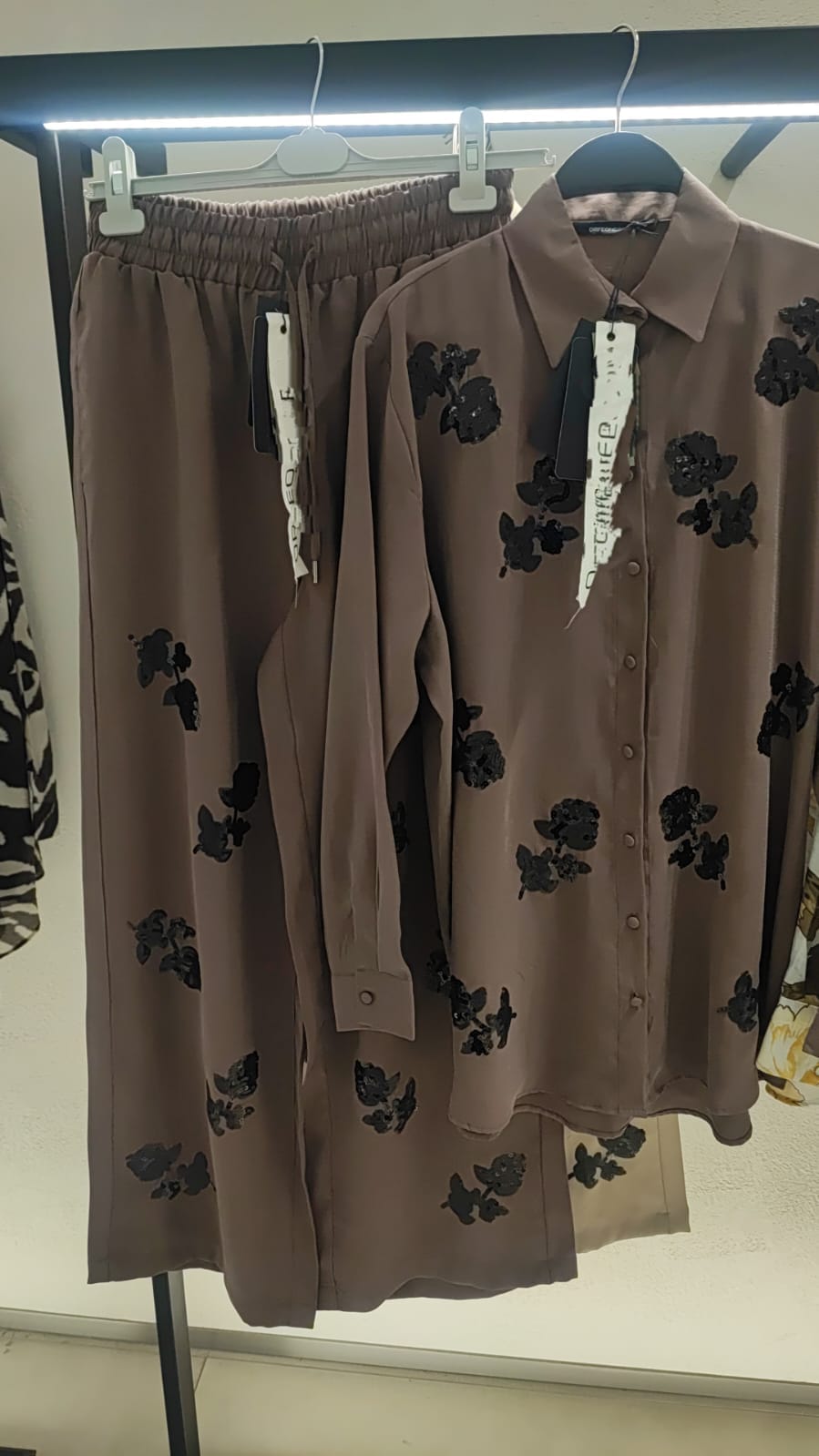 Brown embroidered suit - Image 2