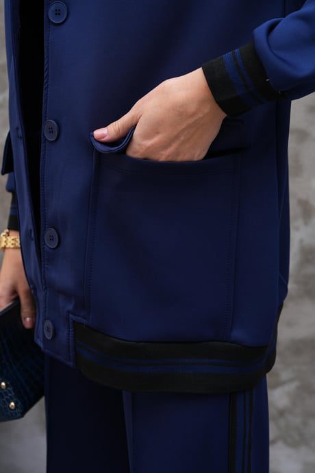 Navy suit with black stripe - Image 4