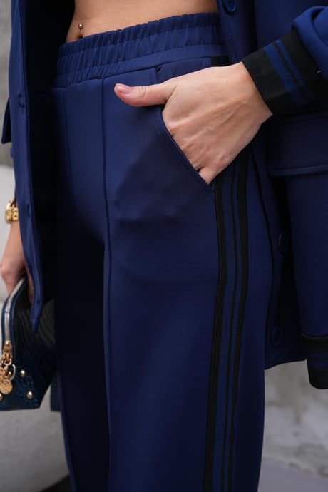 Navy suit with black stripe - Image 5