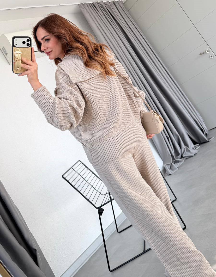 Beige suit - Image 2