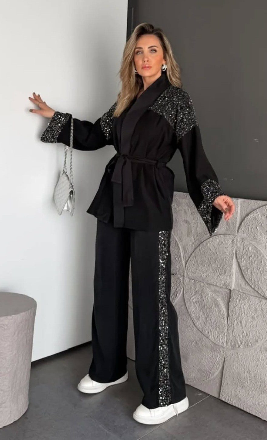 Black Set - Image 2